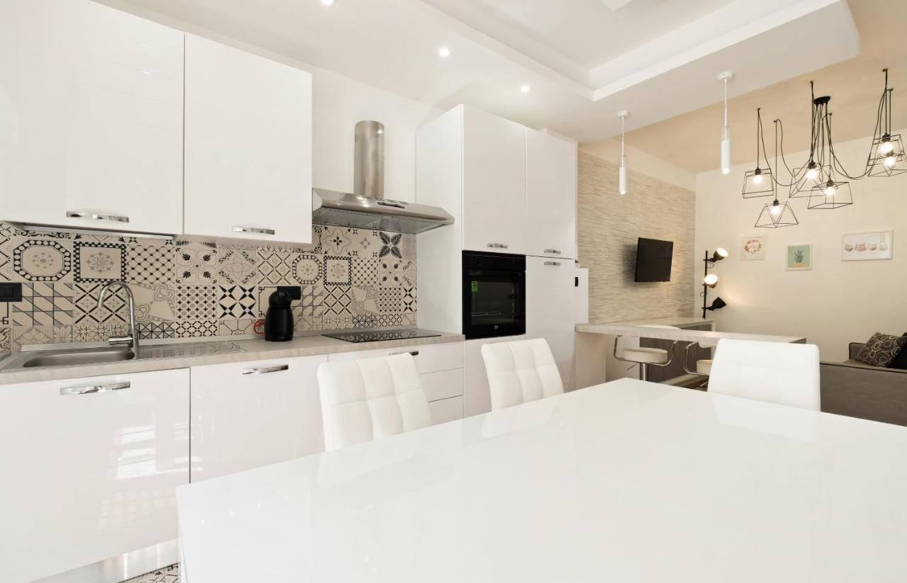 3 Bed Modern Flat - 15 Minutes Walk To Colosseum Rome Bagian luar foto